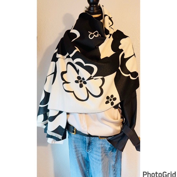 Floral Shawl Wrap NWOT - Picture 4 of 6